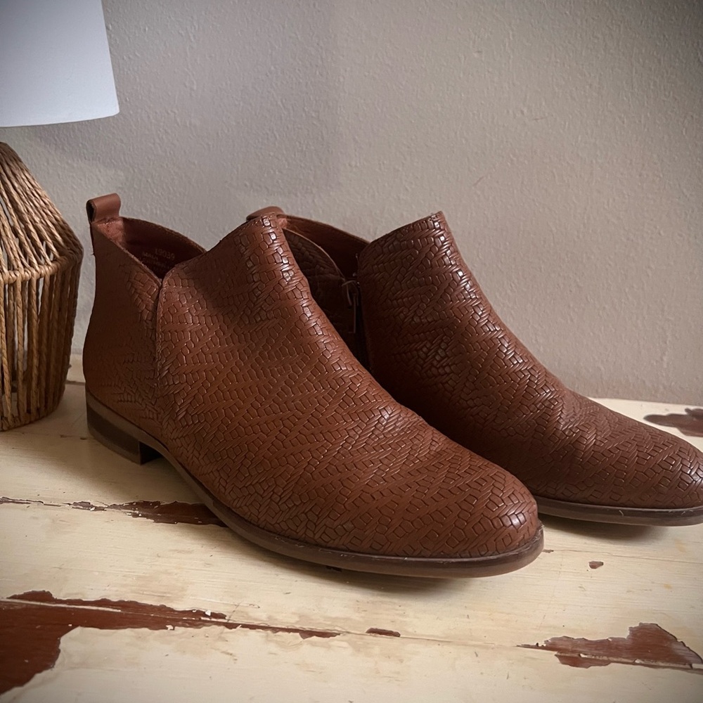 Elegant Brown Textured Ankle Booties